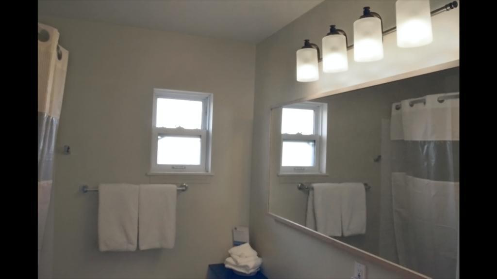 Knights Inn Merritt Bagian luar foto