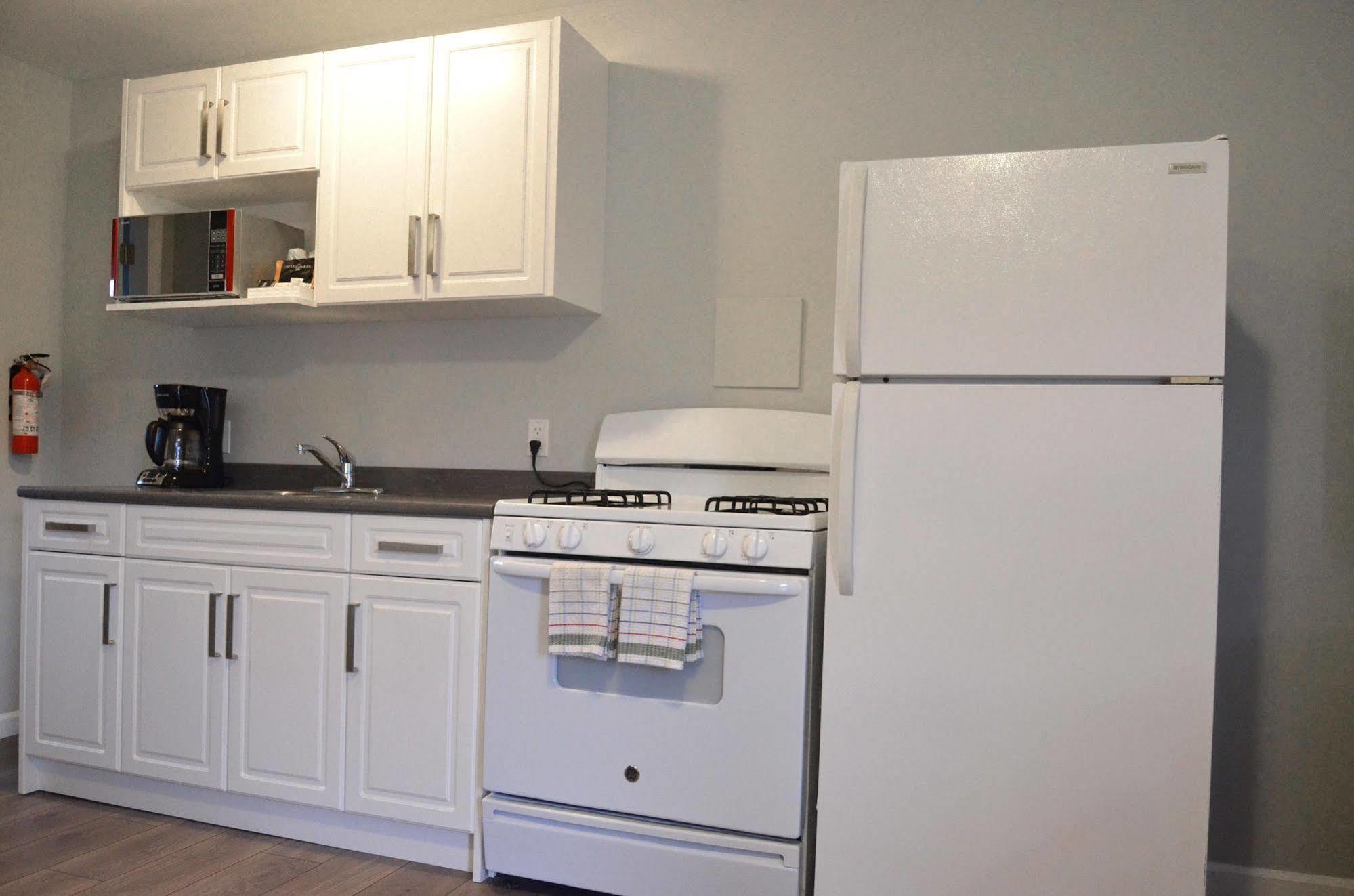 Knights Inn Merritt Bagian luar foto